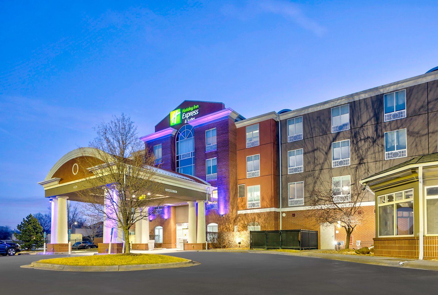 HOLIDAY INN EXPRESS & SUITES KANSAS CITY-GRANDVIEW, AN IHG HOTEL $120 ...