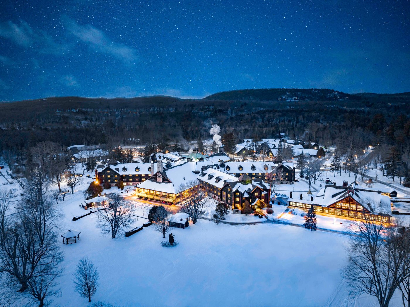 Fairmont Le Chateau Montebello - UPDATED 2023 Prices, Reviews & Photos ...