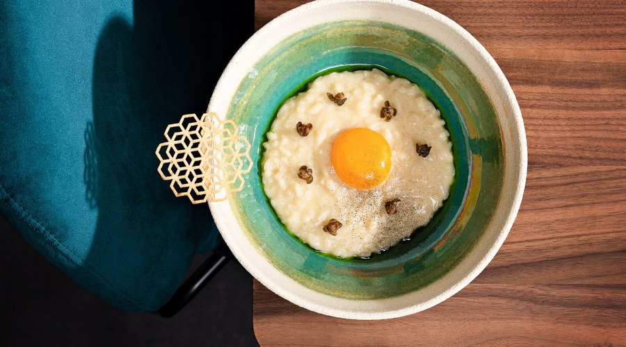 Fine Dining Menü, bei dem das Gemüse im Mittelpunkt steht. Auch Mittags geöffnet.