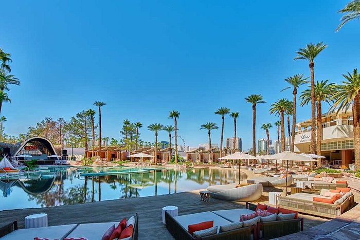 Las Vegas' hotel and resort pools
