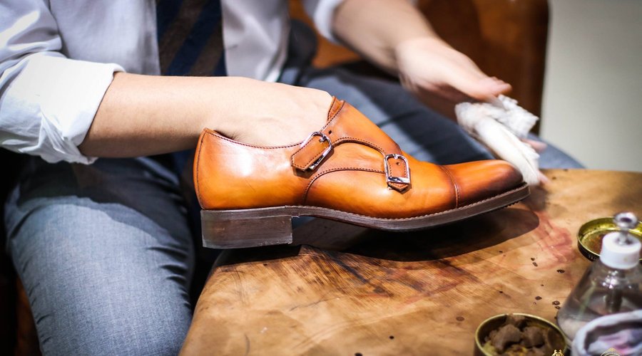 Shoe shine