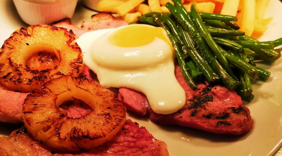 10oz Gammon steak with all the trimmings 