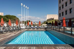 Pool & Beach