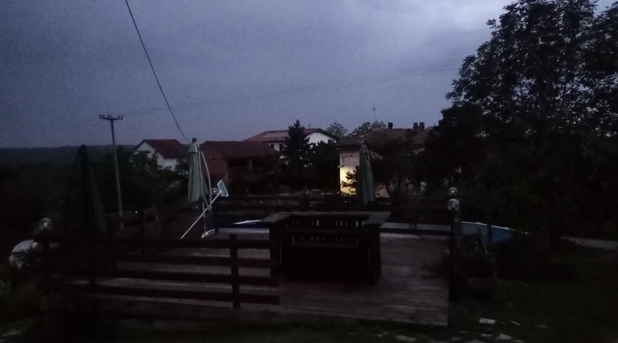 Area esterna 2 fronte piscina 