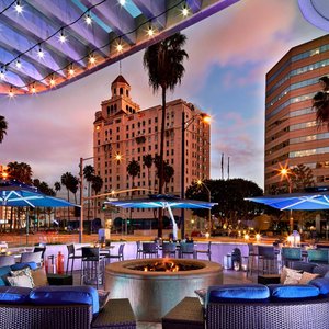 SIP Bar + Lounge Outdoor Patio