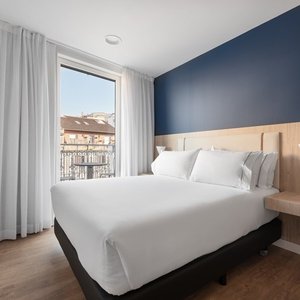 C23B06 Guest Room