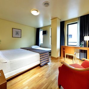 050190 Guest Room