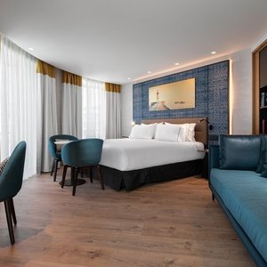 A51328 Guest Room