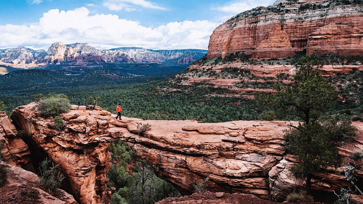 8 Easy Hikes in Sedona with Stunning Views (and What to Skip)