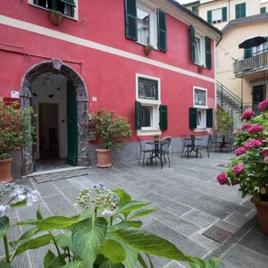 La nostra piazzetta esterna