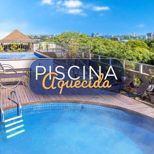 Piscina Aquecida do Tarobá Hotel, melhor lugar para relaxar com a família e amigos.