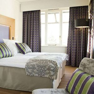 Spacious guest room