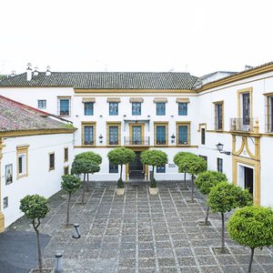 Exterior Courtyard