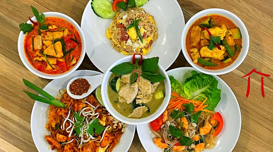 Vous trouverez au Bân Thaï, un large choix de plats traditionnels de qualité traiteur