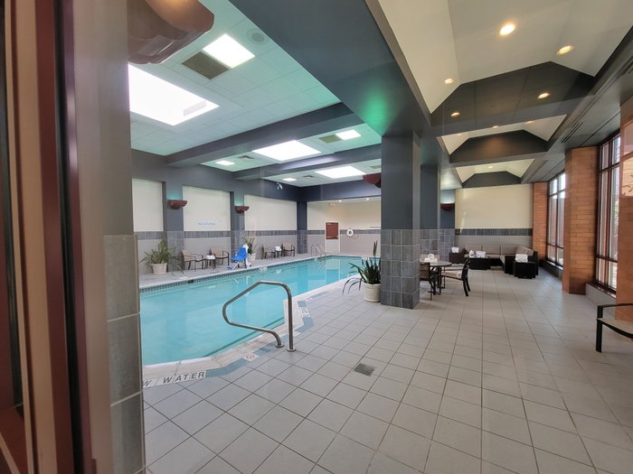 Pittsburgh Marriott North Pool Pictures & Reviews Tripadvisor