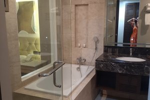 Room & Suite