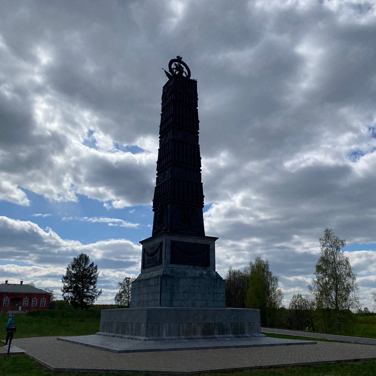 Памятник защитникам острова Луцавсала. Памятник Кутузову на Бородинском поле. Памятник защитникам красного Царицына.