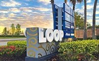 Lojas imperdíveis no THE LOOP de Orlando ➡️ ARRASTA PRO LADO!! O The Loop é  um centro de compras daqui cheio de ótimas opções e os nossos…