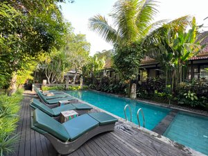 Pool & Beach