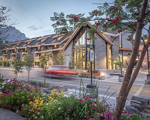 Peaks Hotel and Suites in Banff