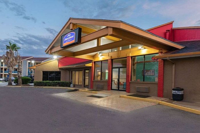 HOWARD JOHNSON BY WYNDHAM AIRPORT FLORIDA MALL $54 ($̶8̶0̶