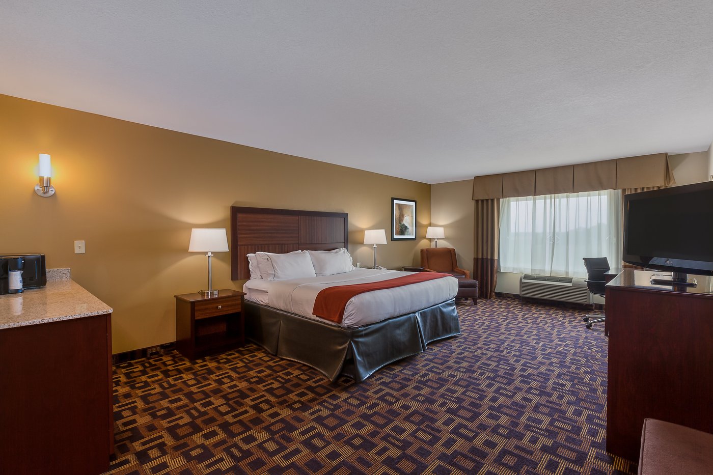 HOLIDAY INN EXPRESS & SUITES SALINA $111 ($̶1̶6̶9̶) - Updated 2023 ...