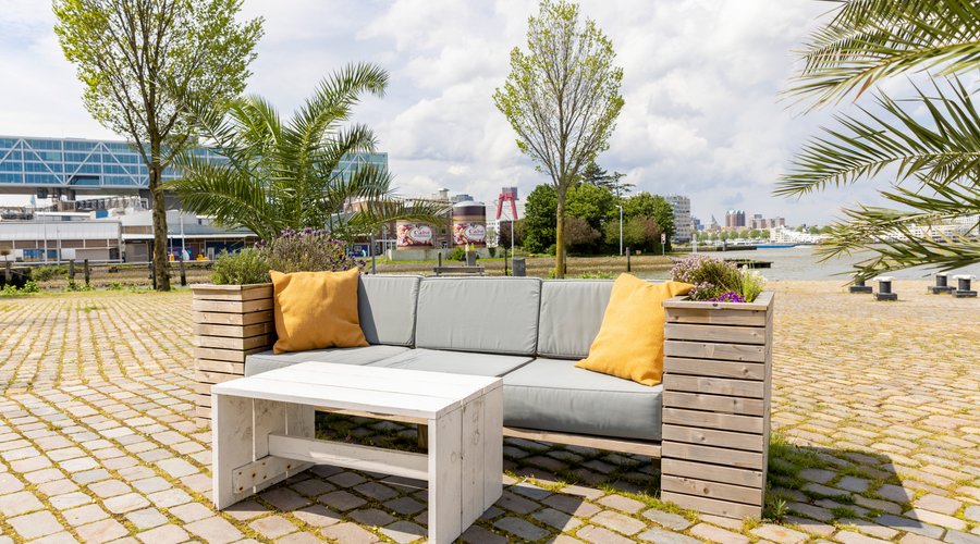Bij mooi weer lekker op het terras