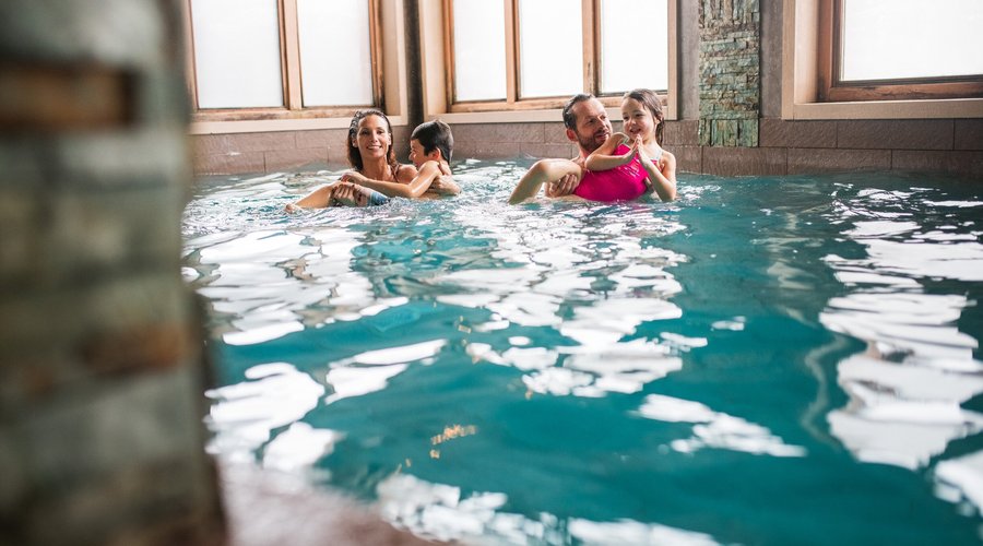La piscine de l'hôtel Le Taos