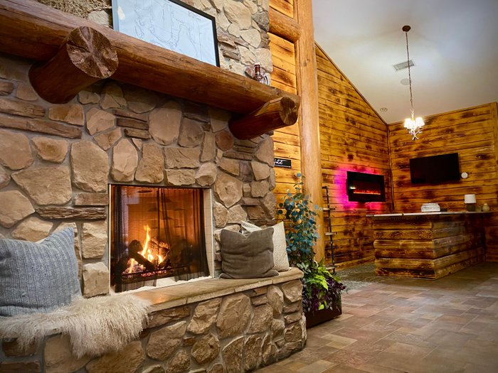 BALSAM LAKE LODGE & RESTAURANT (AU$268): 2023 Prices & Reviews (WI ...