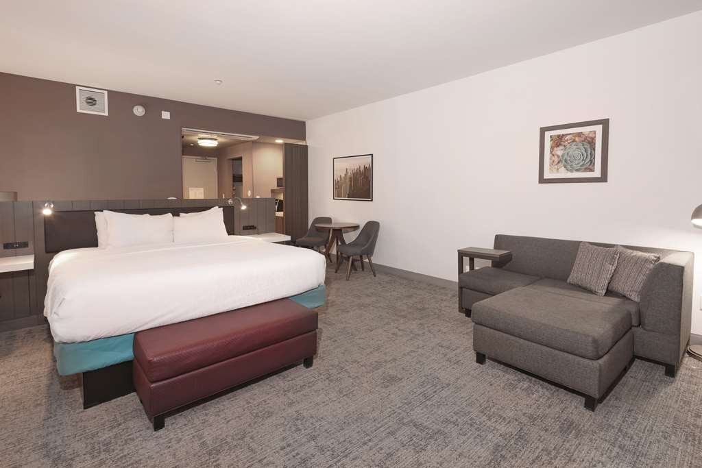 Hilton Garden Inn Chandler Downtown - hotel rooms