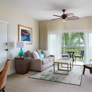 Golf Course King Guestroom