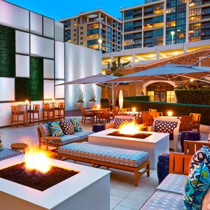 FLOE Lounge - Outdoor Patio