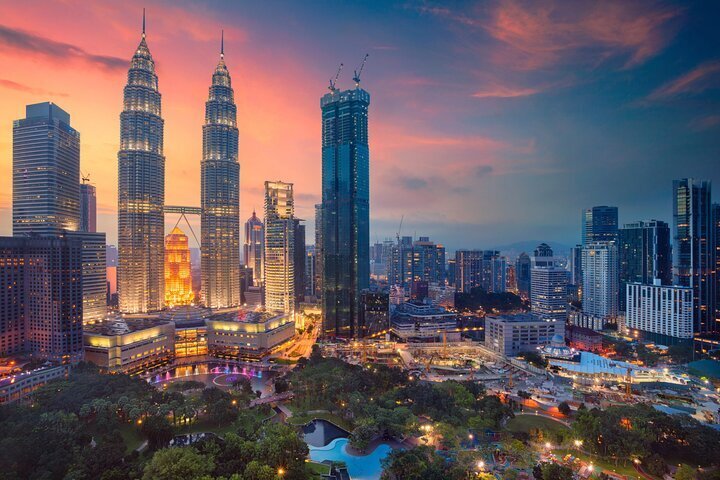 2024 Kuala Lumpur Tour: Petronas Twin Towers Observe Deck & Batu Caves