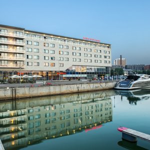 Hotel Front - Marina
