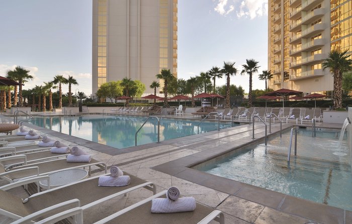 MGM Grand Pool Pictures & Reviews - Tripadvisor