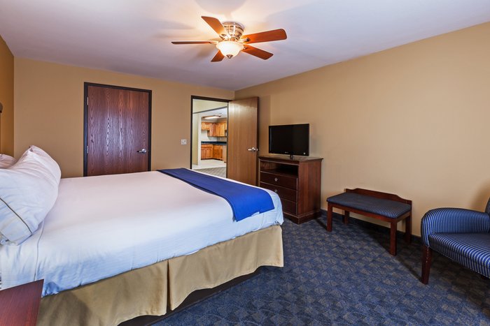 HOLIDAY INN EXPRESS & SUITES BROOKHAVEN, AN IHG HOTEL - Updated