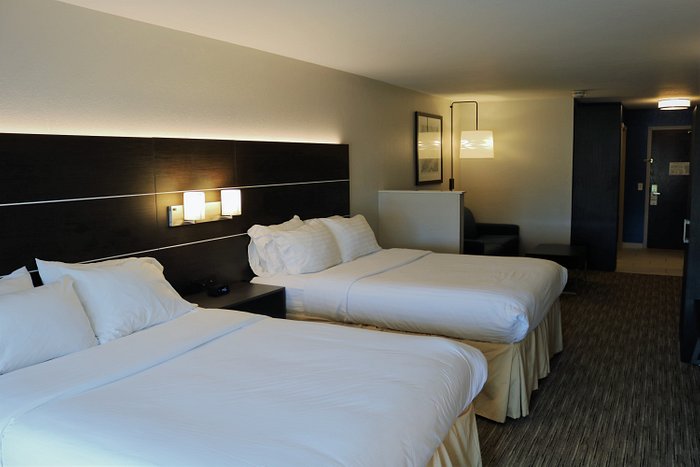 Holiday Inn Express Newport Guest Room & Suite Options