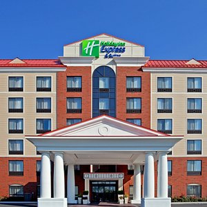 Hotel is conveniently located near Albany