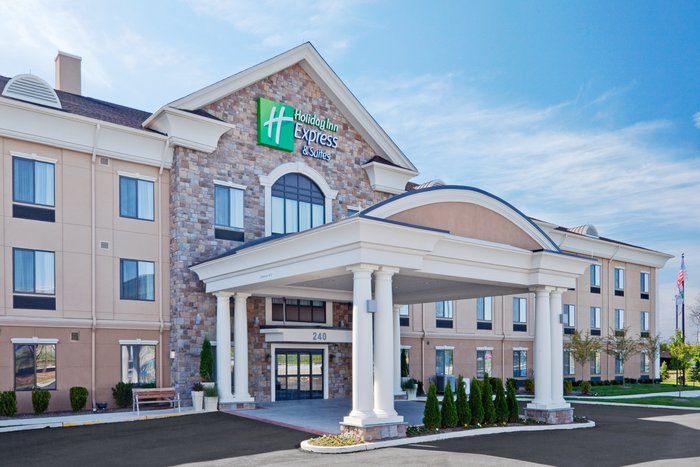 HOLIDAY INN EXPRESS & SUITES WARMINSTER - HORSHAM, AN IHG HOTEL $110 ...