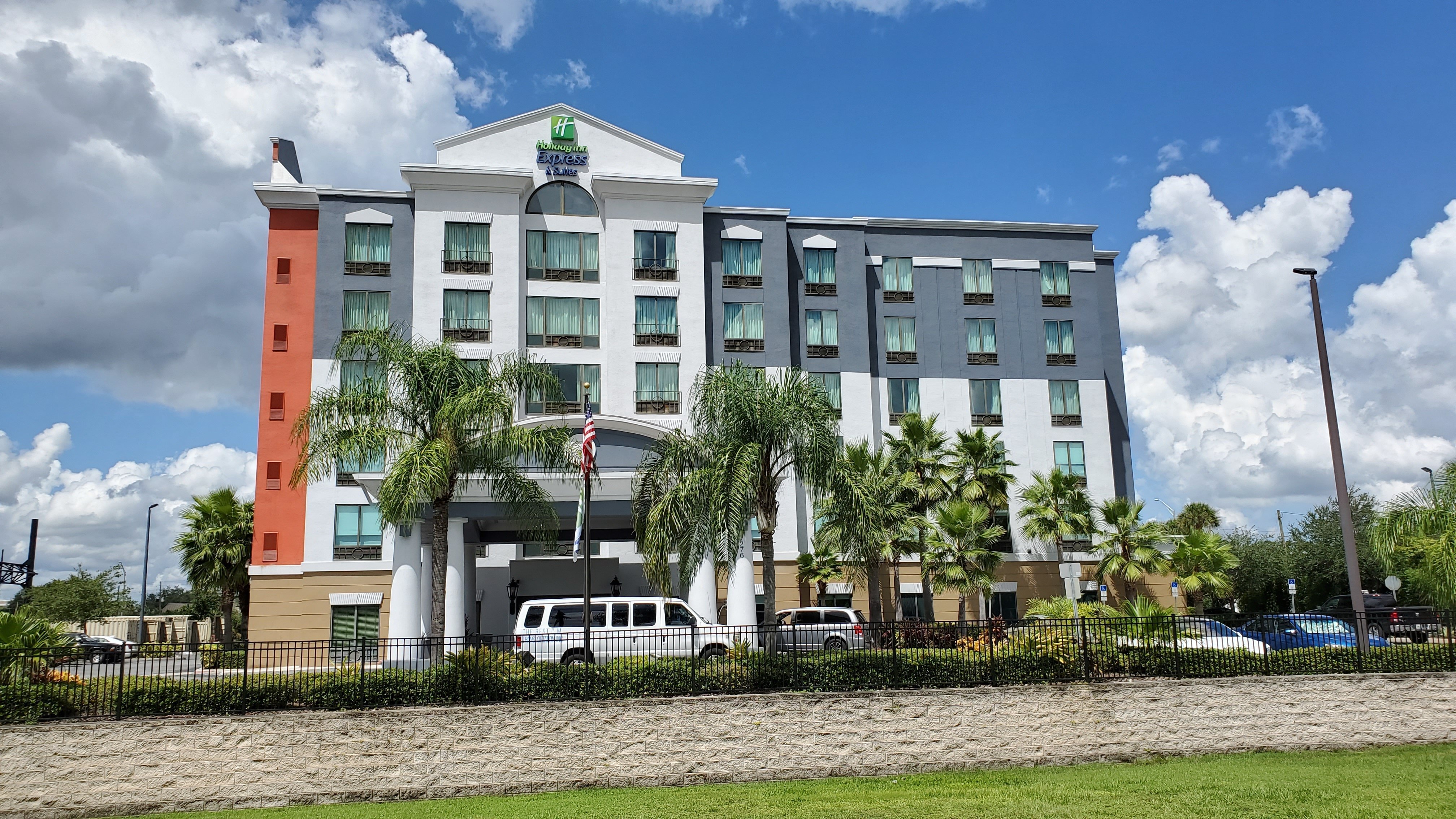 HOLIDAY INN EXPRESS SUITES ORLANDO INTERNATIONAL DRIVE AN IHG   Hotel Exterior 