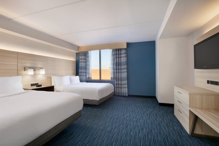 Holiday Inn Express Newport Guest Room & Suite Options