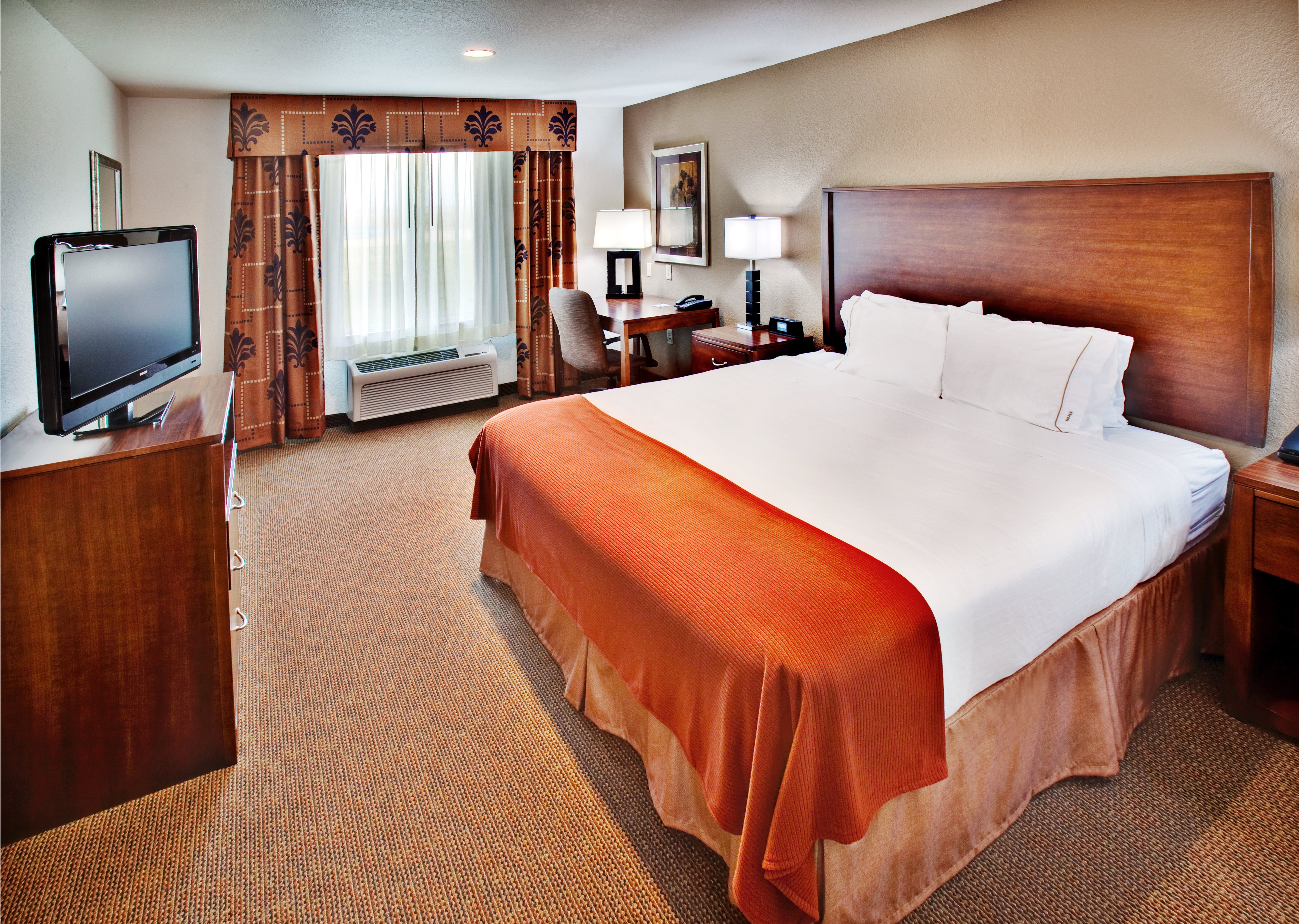 HOLIDAY INN EXPRESS & SUITES DUBUQUE-WEST, AN IHG HOTEL: UPDATED 2024 ...