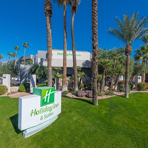 Welcome to Holiday Inn & Suites Phoenix Airport North