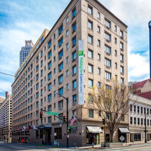 The Holiday Inn Express Atlanta Downtown - Near the CNN Center