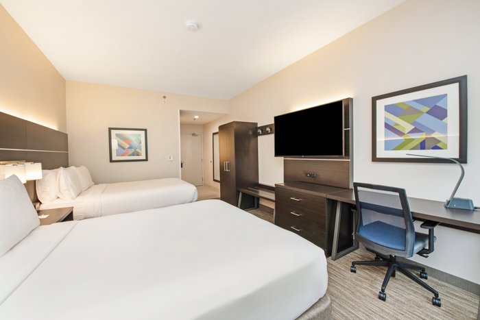 Holiday Inn Express & Suites Delafield, An Ihg Hotel $104 ($̶1̶2̶1̶ 