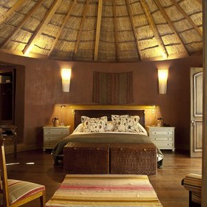 Superior Round Suite (King )