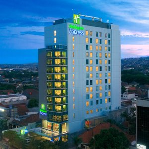 Holiday Inn Express Semarang Simpang Lima - Hotel Exterior