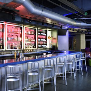 W XYZ® bar