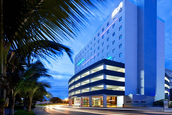 aloft cancun parking