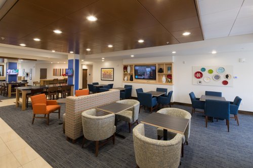 HOLIDAY INN EXPRESS AND SUITES PORT HURON $118 ($̶1̶3̶6̶) - Updated ...